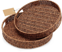 Set van rieten dienbladen met handgrepen, handgeweven rotan ronde opbergbladen voor salontafel, eten en fruitpresentatie