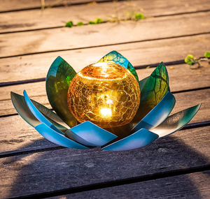 Moderno al aire libre LED flor de loto <span class=keywords><strong>luz</strong></span> <span class=keywords><strong>solar</strong></span> impermeable de metal y vidrio linterna de jardín con patrón de planta formato eléctrico - Product Image 1