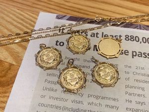 Xinfly Wholesale Luxury Antique Vintage Jewelry Round Shape 18k <b>Solid</b> <b>Gold</b> Custom Slim <b>Pendant</b> and Chain - Product Image 2