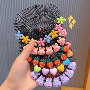 Nouvelle Arrivée : Peigne à Cheveux en Résine Motif Dessin Animé, Charmant Accessoire pour Filles - Product Image 1