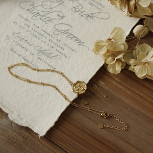 Collar con colgante con incrustaciones de flores talladas, joyería chapada en oro de 18K y titanio, para el día de la madre - Product Image 5