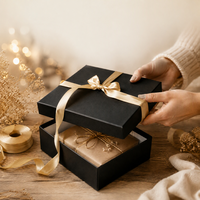 Caja de Regalo de Cartón Corrugado, Negro Mate con Relieve, Cinta Dorada Champán, Tapa y Base Blancas, Fabricación Directa de Fábrica OEM ODM, Logotipo Personalizado
