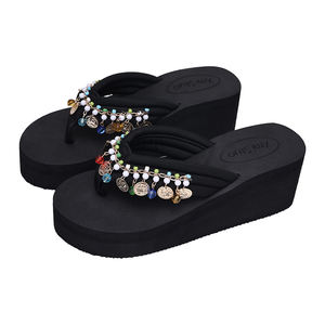 صندل نسائي جديد لصيف 2025 بتصميم عرقي عصري من مادة EVA لزيادة الطول، نعل سميك وألوان زاهية سهلة الارتداء - Product Image 4