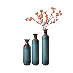 Vase de sol en aluminium fait main, embossé, bronze, design industriel, motif texturé, vase décoratif, décoration d'hôtel, décoration de maison - Product Image 3