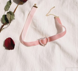 Collana girocollo in velluto con perle a forma di cuore per donna, semplice collana corta a clavicola - Product Image 4