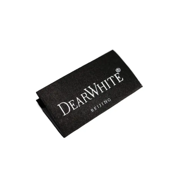 Hoge Dichtheid Machine Weven Vlag Logo Custom Geweven Kledingstuk Tag Schoenen Vrouwen Sportschoenen Kledingstuk Labels Duurzame Schoenen 0.45Mm