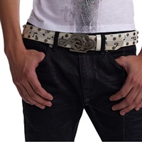 Ceinture en cuir PU cloutée pour homme, motif partition musicale rétro, boucle plaquée chevron antique, idéale pour les jeans et le quotidien