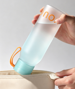 Bouteille d'eau dégradée givrée de luxe 580 ml 2026, vente en gros, logo personnalisé, bouteille en plastique PC résistante à la chaleur avec sangle de transport - Product Image 4