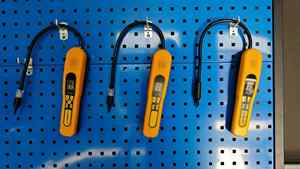 Detector de Vazamento de Refrigerante Halógeno RLD-300 com Lâmpada UV Indicação Digital para 9 Níveis Pode Detectar HFC HCFC CFC HFO - Product Image 6