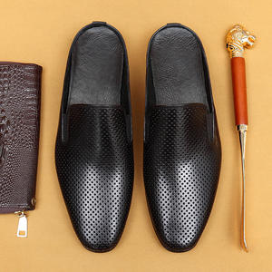 Chaussons en cuir véritable ajourés, chaussures décontractées pour hommes en cuir de vache semi-couvertes, chaussures rétro pour hommes - Product Image 3