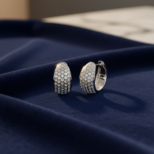 Pendientes de Aro de Oro Blanco con Diamantes Teal Lan, Engaste Pavé, Corte Brillante Redondo, Lujo para Uso Diario de Mujer - Product Image 2