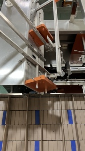 Machine d'emballage verticale haute vitesse entièrement automatique pour l'emballage d'aliments, de pizzas, de bouteilles, de blisters, de papier, d'étiquettes et de boîtes en carton - Product Image 2
