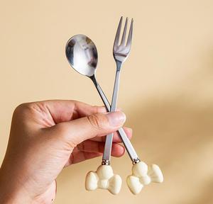 Cucchiaini e Forchette in Acciaio Inox con Fiocco Creativo, Lunghi Cucchiaini in Ceramica Ecologici per Dessert e Caffè, Produttori all'Ingrosso - Product Image 3