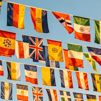 Drapeau rectangulaire de festival coloré en gros à prix d'usine, personnalisation de guirlandes de drapeaux