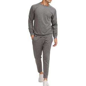 Conjuntos deportivos para hombre de cuello redondo gris, de alta calidad, muy vendidos, ajustados, hechos de algodón y poliéster. - Product Image 2