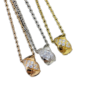 Cadena de Clavícula de Lujo Ligero para Uso Diario, Diseño de Corazón Irregular de Moda, Patrón Geométrico, Chapado en Oro de 18K, Latón y Circonita - Product Image 1