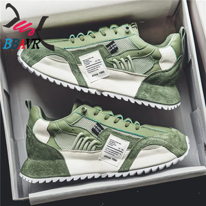 Zapatillas deportivas casuales de verano para hombre Left Right European Station, con parte superior de malla transpirable, entresuela de goma y suela elevada para correr. - Product Image 1