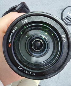 Videocamera Usata FDR AX100E Qualità 4K con Lente ZEISS, Compatta e Portatile - Product Image 4