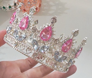 Decorazione per Torte Corona in Lega Placcata Oro con Strass Multicolore Corona <span class=keywords><strong>da</strong></span> <span class=keywords><strong>Regina</strong></span> per Feste di Compleanno e Matrimoni - Product Image 6