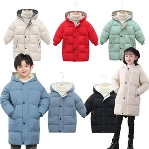 Abrigo liso de invierno al por mayor de invierno grueso cálido con capucha versátil niñas niños popular abrigo largo de plumón