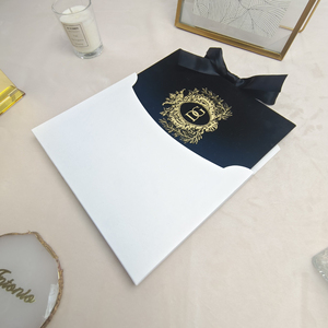 Invitación de Boda Personalizada, Funda de Terciopelo Negro Simple y Elegante, Recuerdos de Boda Únicos y Sofisticados - Product Image 3