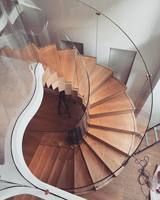 Escalier en colimaçon empilé avec garde-corps en verre de 12 mm ou balustrade en métal