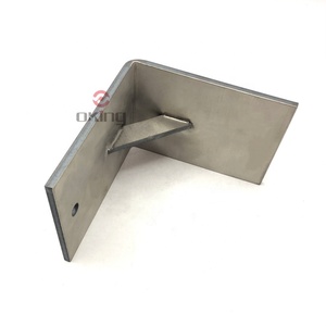 Les murs extérieurs en pierre robustes sont fixés avec de grands supports d'angle soudés en acier inoxydable - Product Image 4