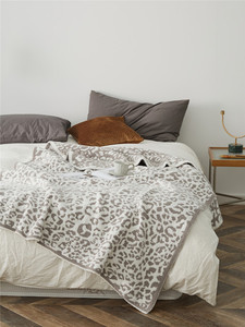 Couvertures tricotées délicates en fausse fourrure pour l'hiver, couvertures chaudes en microfibre moelleuses pour adultes - Product Image 6