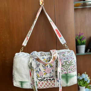 กระเป๋าผ้าฝ้ายพิมพ์ลายบล็อกสุดหรูกระเป๋าชายหาดแบบซักได้ทำด้วยมือเป็นของขวัญสำหรับการช้อปปิ้งข้ามคืนสำหรับผู้หญิง - Product Image 1