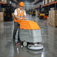 Nettoyeur de sols autoporté M4 facile à utiliser avec roue de transition en caoutchouc souple et conception anti-collision – Équipement de nettoyage de sols sûr