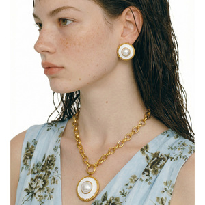 JINYOU 2956 - Juego de Joyería con Collar de Perlas Redondas con Diseño de Trigo, Cadena de Acero Inoxidable Chapada en Oro y Aretes Grandes - Product Image 5