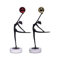 Sculpture Moderne Abstraite Personnalisée de Gymnaste Danseuse, Figurine d'Art Noire avec Étagère Sphérique, Décoration de Table, Cadeau pour la Maison