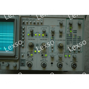 Oscilloscope Tektronix 2246 1y à quatre canaux 100 MHz, deux sondes, cordon d'alimentation - Product Image 3