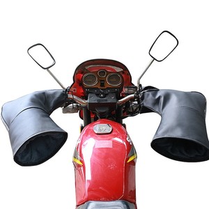 La copertura del manubrio della motocicletta invernale è realizzata in pelle calda e ispessita, antivento e impermeabile - Product Image 2