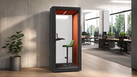 Cabine acoustique modulaire en métal pour 4 personnes avec écran multimédia intégré et canapé vert pour espace de bureau ouvert