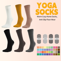 Chaussettes hautes antidérapantes en coton, élasthanne et polyester, respirantes et écologiques, pour jeunes et adultes, idéales pour le yoga et les sports de printemps (ODM)