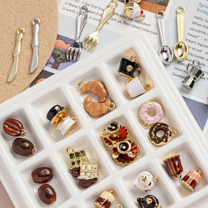 Showfay <span class=keywords><strong>Paris</strong></span> Breakfast Series - Abalorios de esmalte en miniatura con diseño de café y cruasán para la creación de joyas DIY, llaveros y collares - Product Image 2