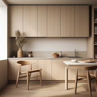 Meuble de cuisine moderne et écologique en placage de chêne clair, style Wabi Sabi, avec évier, charnières et poignées dissimulées pour une cuisine sereine