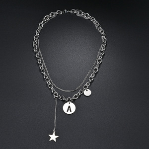 Collana a Doppio Strato con Faccina Sorridente e Ciondolo con Lettere dalla A alla Z in Acciaio al Titanio, Stile Hip-Hop Punk Popolare in Europa e America - Product Image 2