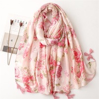 Vente chaude 2023 Nouveaux foulards en coton imprimés de fleurs roses fantaisie Écharpes musulmanes pour femmes Longues et larges Écharpe en viscose douce à franges Hijab