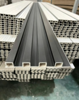 Panel Dinding PVC WPC Tahan Air Tahan Api, Komposit Kayu Plastik, Papan Sirip Beralur untuk Pelapis Hotel Indoor/Outdoor, TV