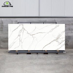 <span class=keywords><strong>Dalle</strong></span> de porcelaine de luxe en <span class=keywords><strong>pierre</strong></span> frittée Statuario Gold 1600x3200mm, gris élégant avec veines dorées, à jointure apparente, pour plan de travail d'îlot - Product Image 4