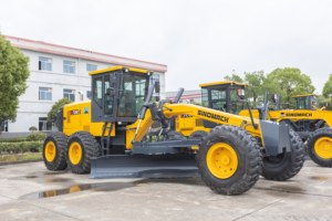 Niveleuse de chantier avec moteur DongFeng TIER III, système entièrement hydraulique et boîte de vitesses pour le nivellement routier - Product Image 4
