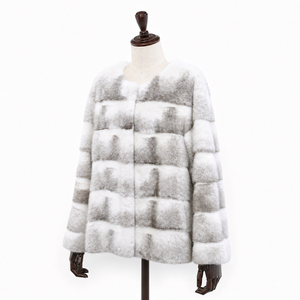 Abrigo de Piel de Visón Cruzado, Color Blanco Plateado, Chaqueta de Invierno con Paneles Horizontales de Piel Auténtica para Mujer, Prenda Exterior Elegante - Product Image 3