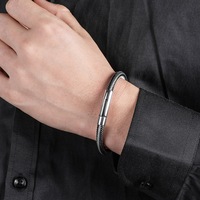 2025 hommes luxe Wrap Bracelet Bracelet nouveau Style Simple populaire avec fil d'acier tissage or noir titane boucle à ressort