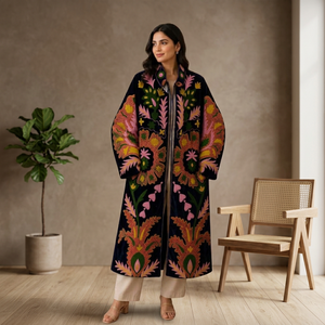 Manteau en velours Suzani brodé à la main pour femmes, bleu marine foncé, motif floral Paisley, longue veste kimono ouverte sur le devant, robe bohème - Product Image 5