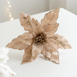 Vente en gros de fleurs de poinsettia artificielles en flanelle de luxe de 26 cm, décorations de Noël et de fêtes en plein air - Product Image 3