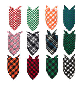 مناديل قطنية 100% مخصصة للكلاب بنقشة مربعات، بيع بالجملة، وشاح مثلث متعدد الوظائف للحيوانات الأليفة للاستخدام الخارجي - Product Image 1