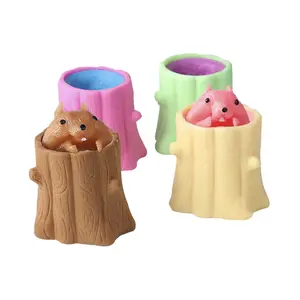 Gros magique écureuil tasse mignon animal pincement musique évent écureuil tasse presser souche d'arbre transfrontalier animal décompression jouet