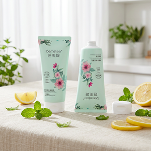 Tubo de PE verde menta claro, personalizado con impresión floral a todo color, tubo suave con tapa abatible blanca para limpiador facial refrescante - Product Image 1